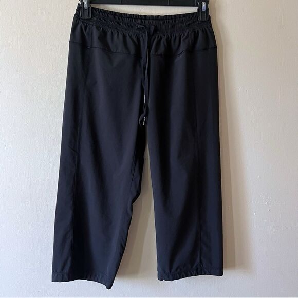 Lululemon Step Lively Crop Women's Black Midrise Lightweight  Pants SZ 6 - Picture 1 of 10